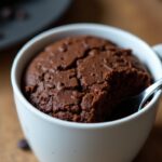 Mug cake au chocolat sain : une recette express et légère à savourer